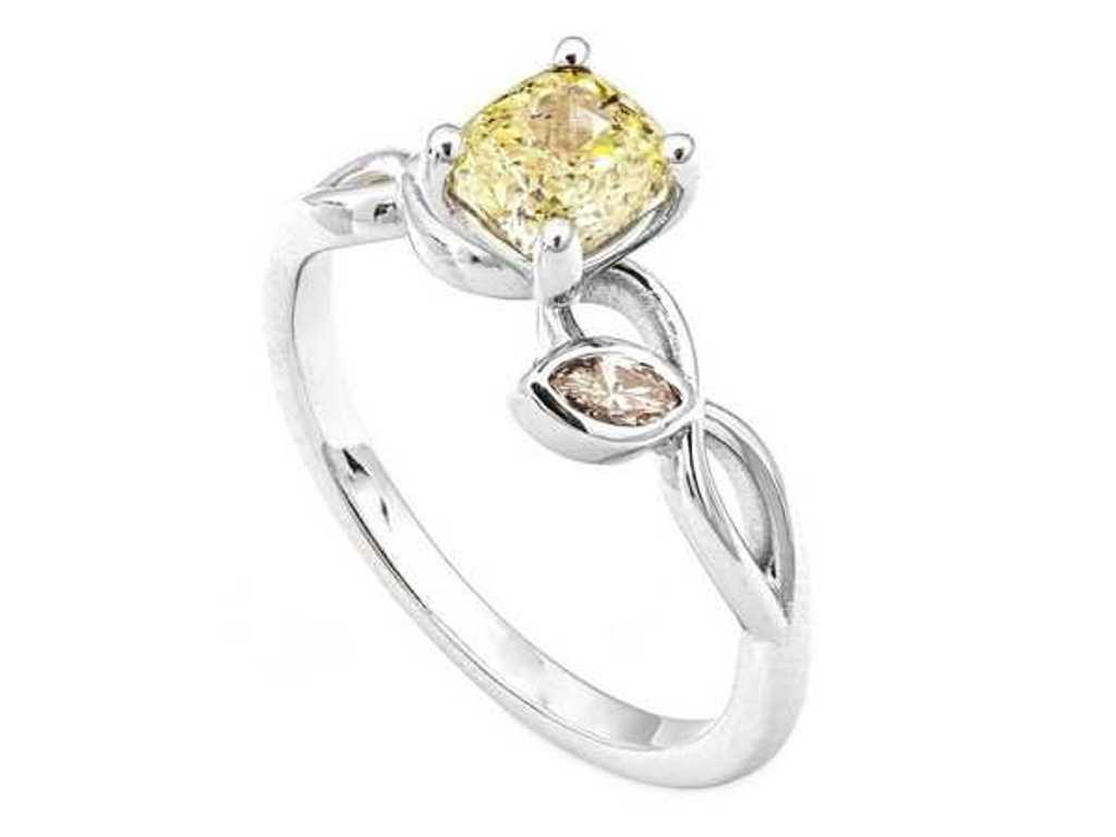 Luxury Ring Fancy Light Greenish Yellow Diamond 1.15 carat