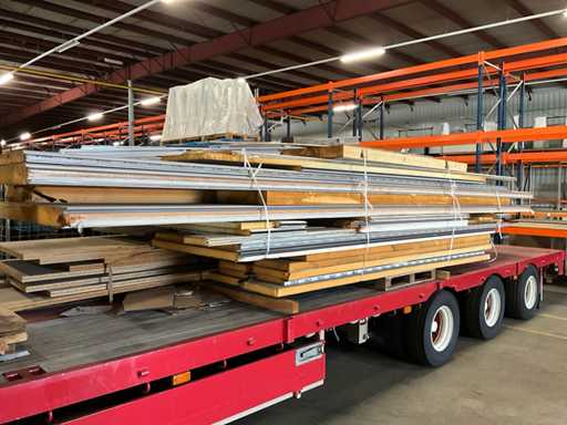 Partia płyt wiórowych i izolacyjnych