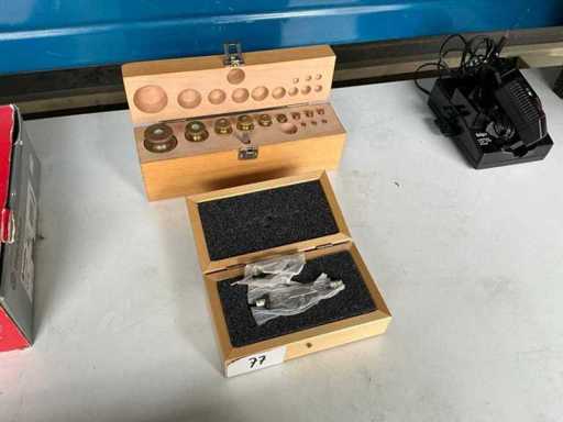 Light Source and Weights