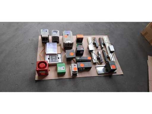 4 pallets of electrical components