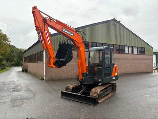Midi-pelle Doosan DH55-V