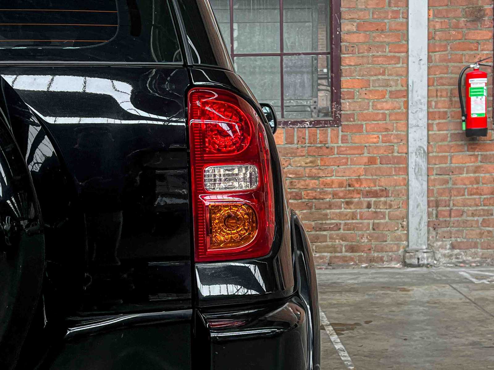 Toyota RAV4 2.0-16V VVT-i Sol (Automaat) 150pk 2004, 76-HFB-9 Youngtimer