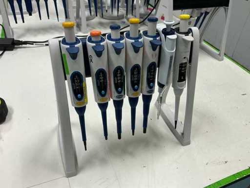 Biohit Pipettes avec portant (7x)