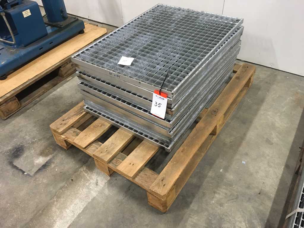 Metal Grid Floor Plates (12x)