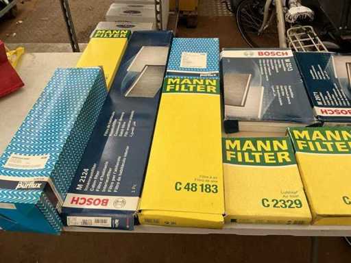 Lotti vari, inclusi filtri per il condizionamento dell'auto