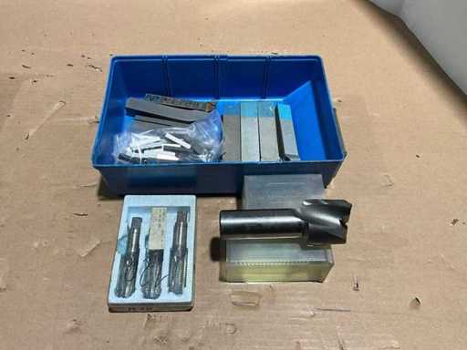 Lot HSS Draaibank, Taps