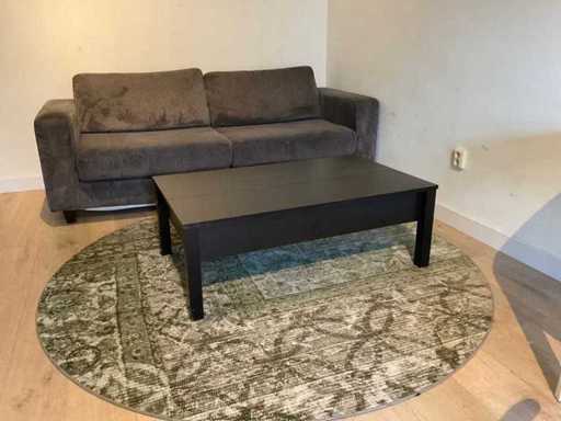 Sofa, Couchtisch und Desso-Teppich