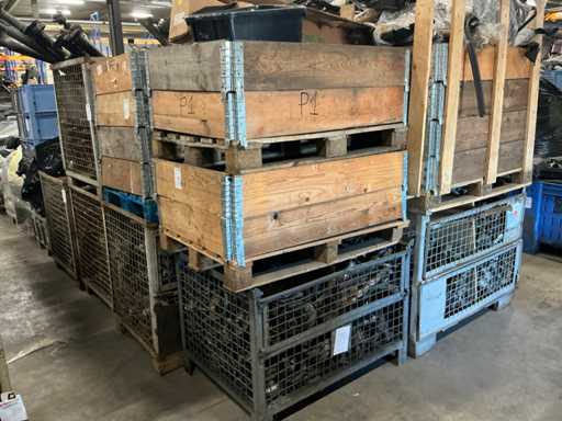 Batch of Mercedes-Benz auto parts