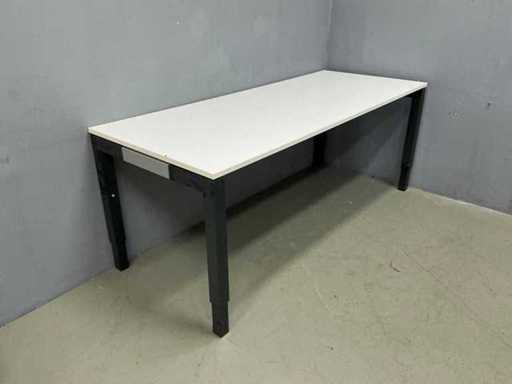 Pami - Tables de bureau - 200x80 cm