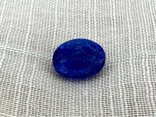 Tanzanite - 7.11 carat natural Tanzanite (certified)