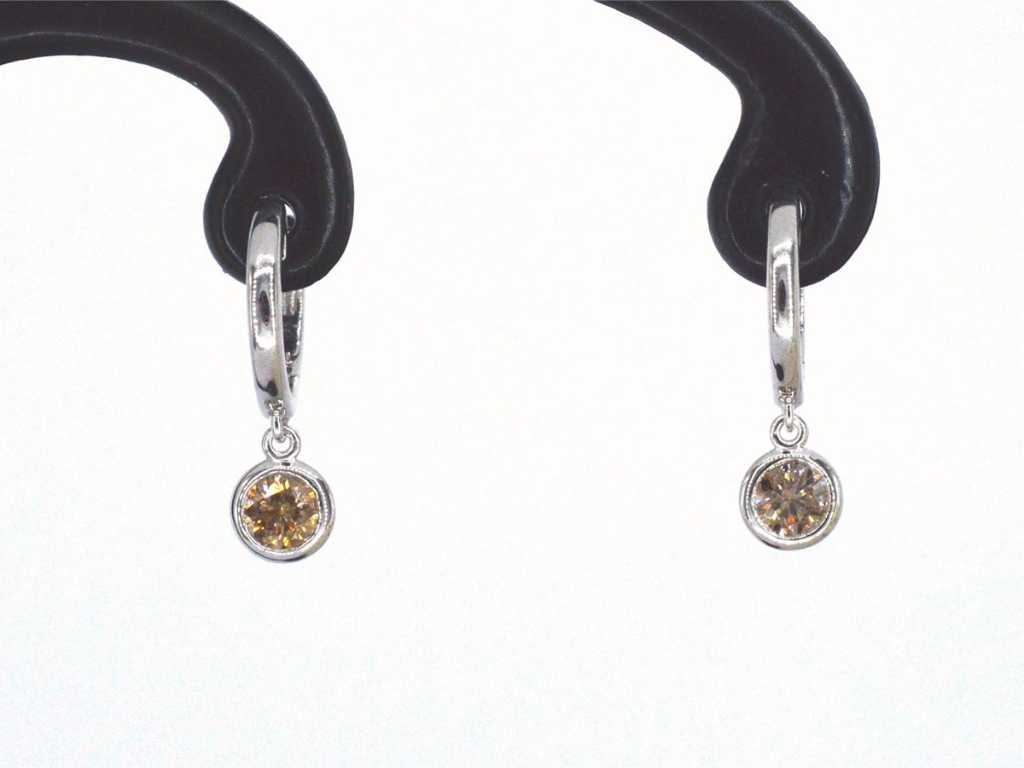 White gold earrings with natural diamonds
