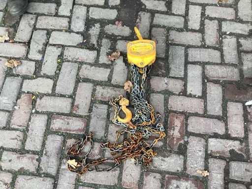 Elevator Delta galben cu lanț