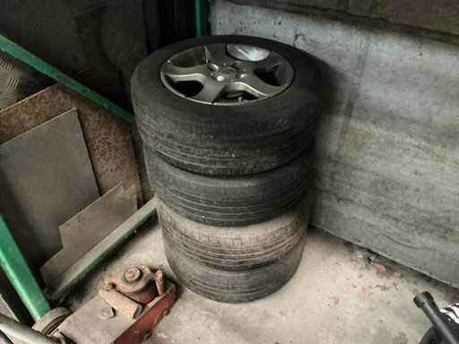 Jantă de mașină cu anvelopă (4x)