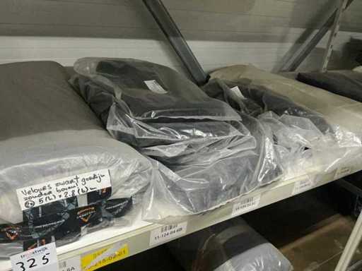 Fustele scenei de petrecere și perdeaua