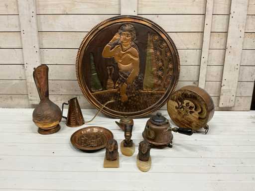 Ulcior de cupru, ceainic, bol, figurine