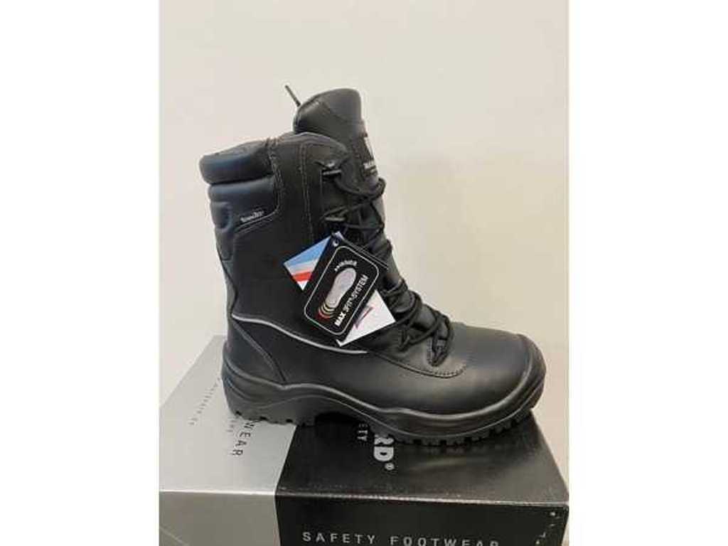 Kynox safety outlet boots