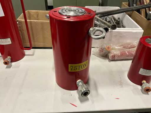 Cylinder podnoszący 75t