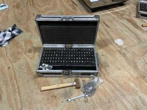 Truss pen box with 100 pens