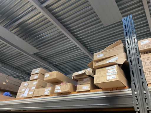 Lot de fleurs artificielles