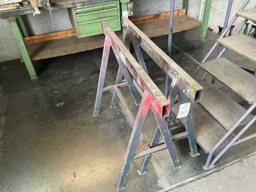 Metal trestles (2x)