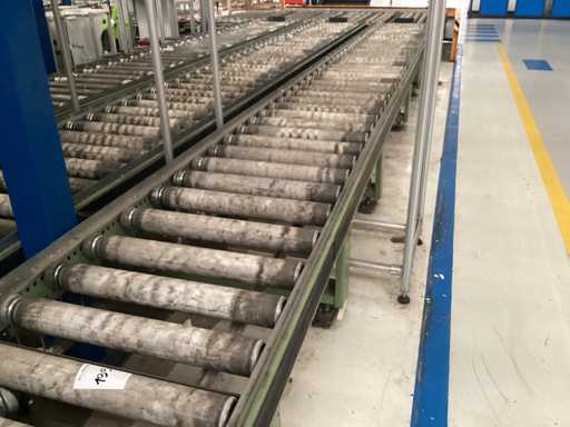 Motorized roller conveyor