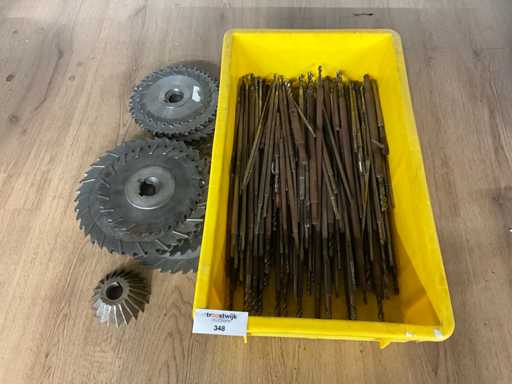 Beaucoup de perceuses et lames de scie / Têtes de fraisage