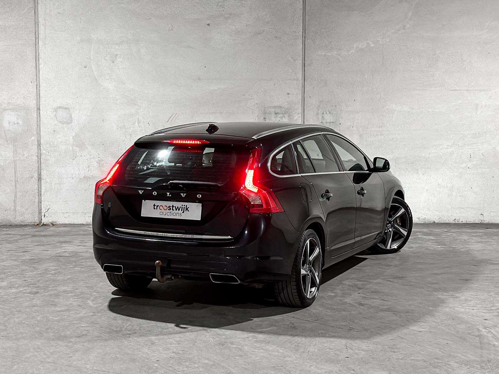 Volvo V60 2.4 D6 AWD Plug-In Hybrid Summum 215pk 2013 (Origineel-NL), 6-SVN-43