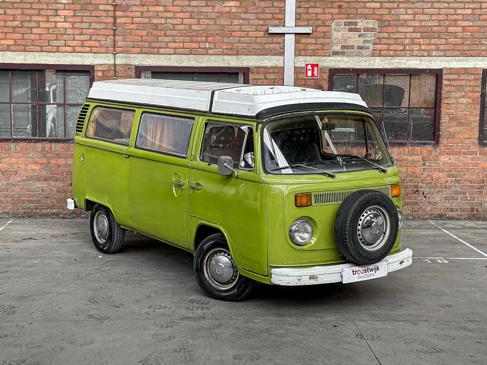 Volkswagen 23 Kampeerauto 1977, 00-SL-64 Camper