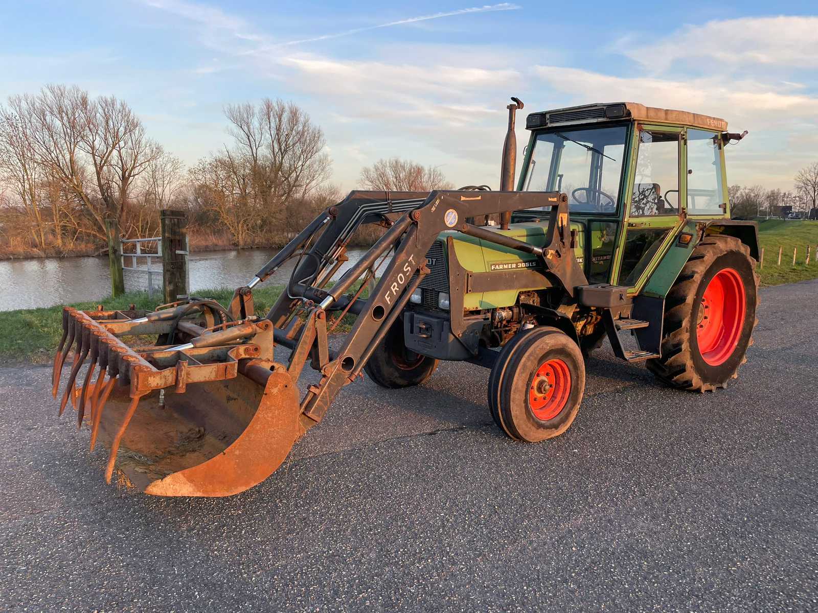 Fendt Farmer 305LS Turbomatik Two-wheel drive agricultural tractor