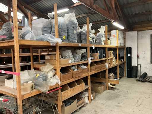 Diverse bekistingen en bouwmaterialen