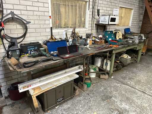 Werkbanken met inhoud