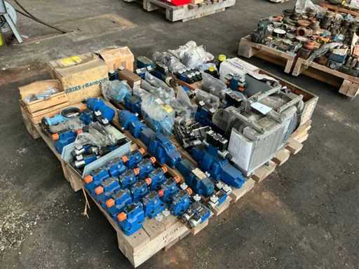 Partij diverse hydraulische onderdelen
