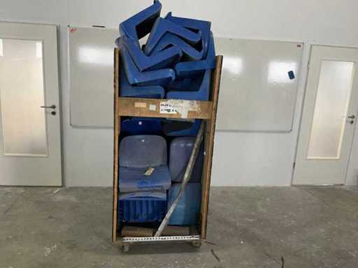 Posto in tribuna: circa 26 pezzi nel carrello di trasporto