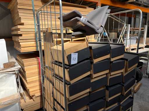 Environ 45 bureaux avec tiroir