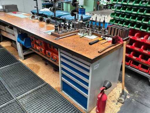 GARANT workbench with contents