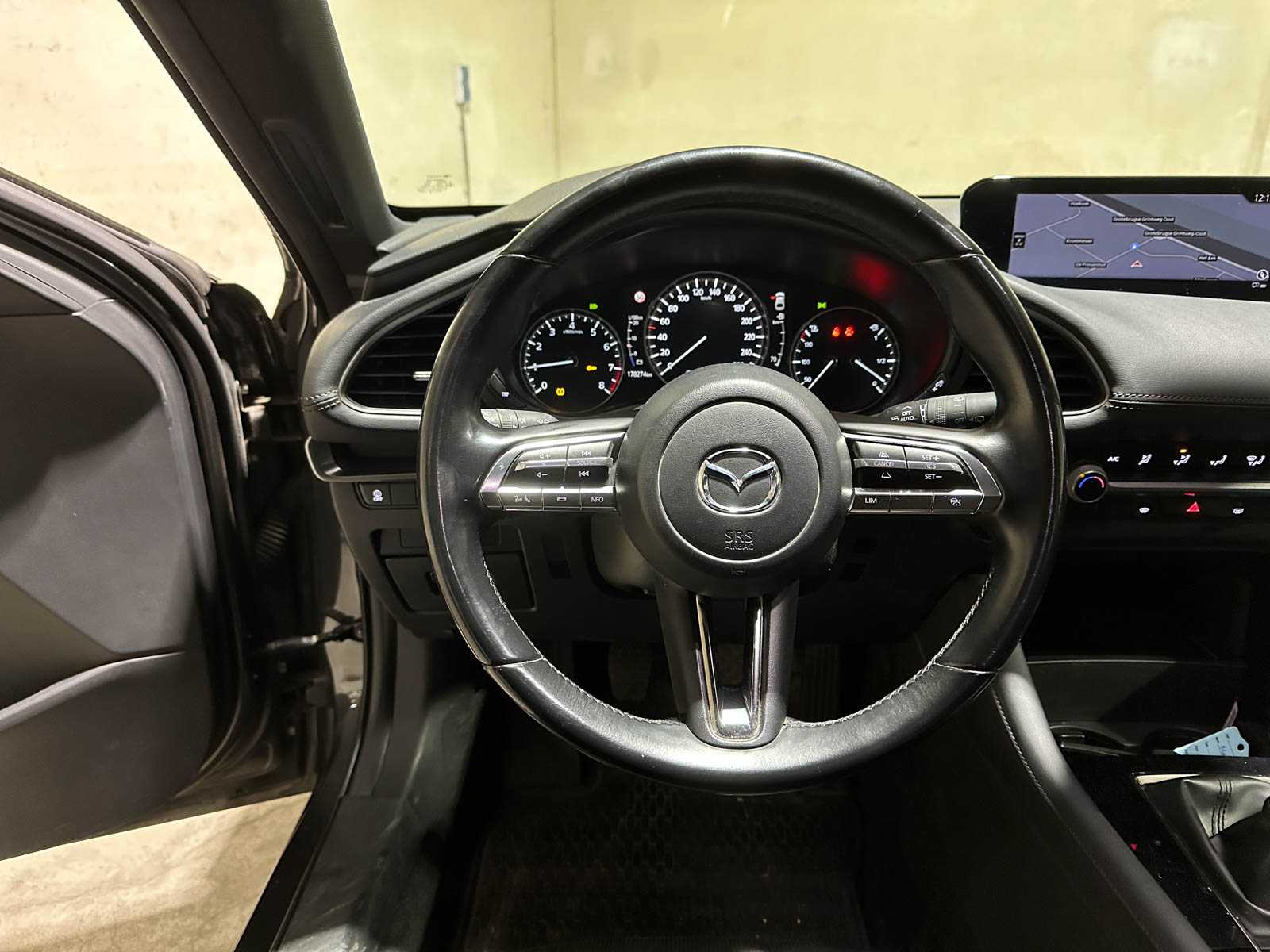 Mazda 3 2.0 e-SkyActiv-X 186pk 2022 (Origineel-NL+1e eigenaar), P-184-HB