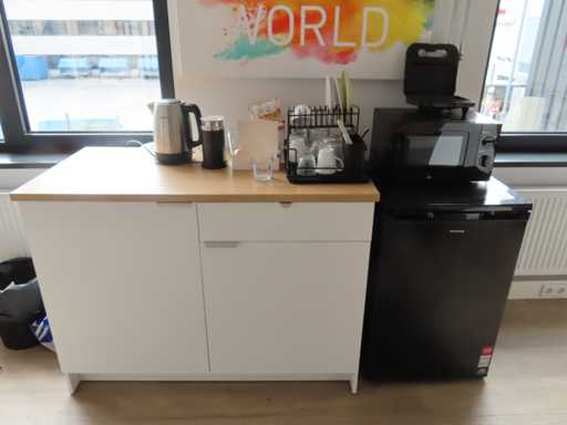 Unità cucina con elettrodomestici