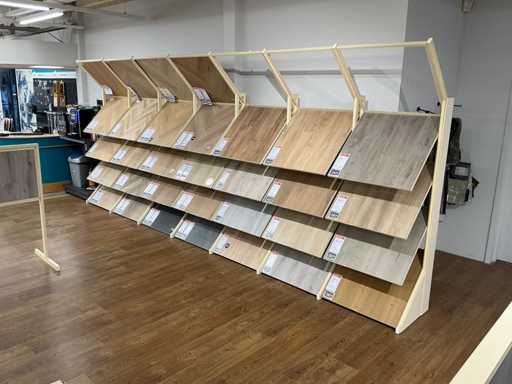 Rafturi de magazin cu mostre de podea