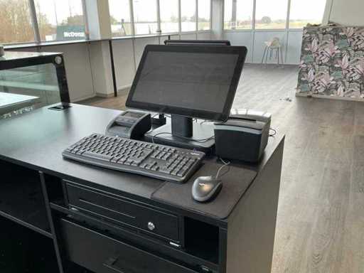 Caisse enregistreuse avec divers accessoires