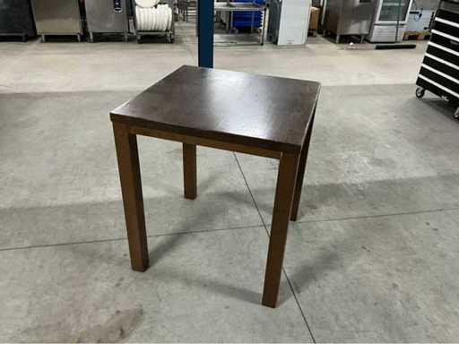 Table de restaurant de taille moyenne
