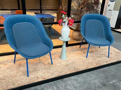 Meble do poczekalni – 2x fotel DeVorm + stolik boczny Zuiver