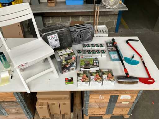 Mischen Sie das Los mit verschiedenen Gartenartikeln