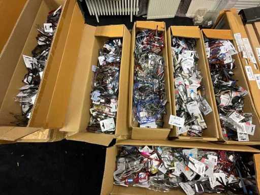 Reading glasses various models, colors and strengths (600x)