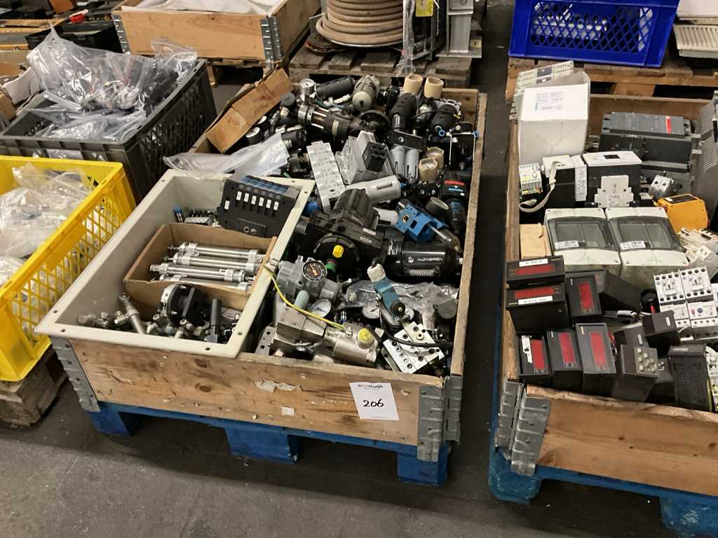 Batch of pneumatic filters and cylinders