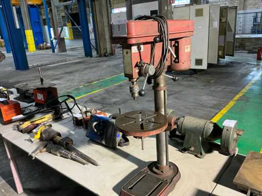 Star Tools STT BD16 Bench Column Drill