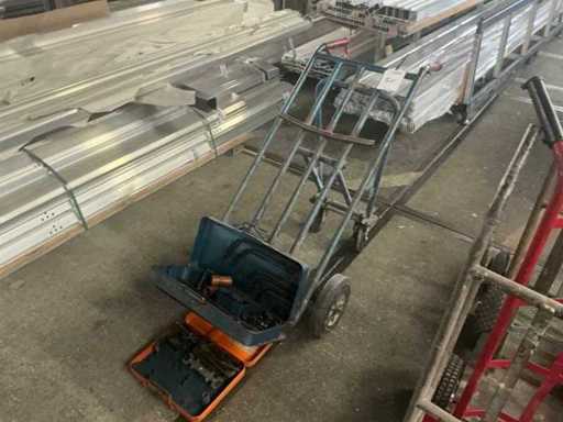 Gasflaschenwagen und Schweißzubehör