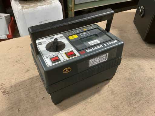 Tension d’essai du mégohmètre Megger 210600