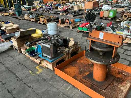 Batch of various parts