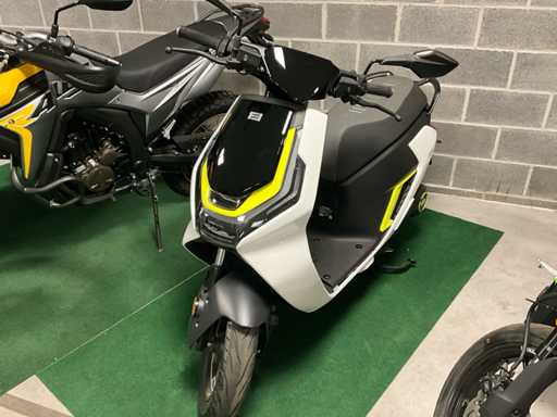 Zeeho (by CF moto) AE6+ cyclo classe B Moto