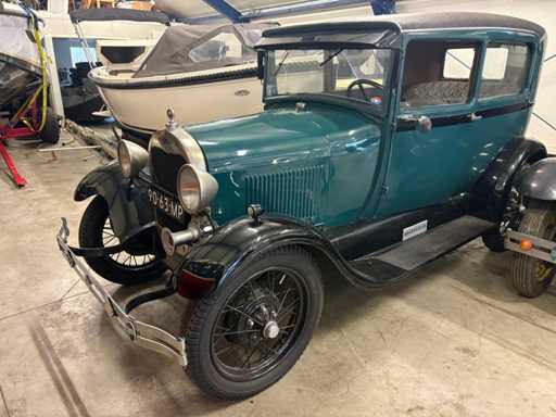 Mașina clasică A-Ford Tudor din 1929